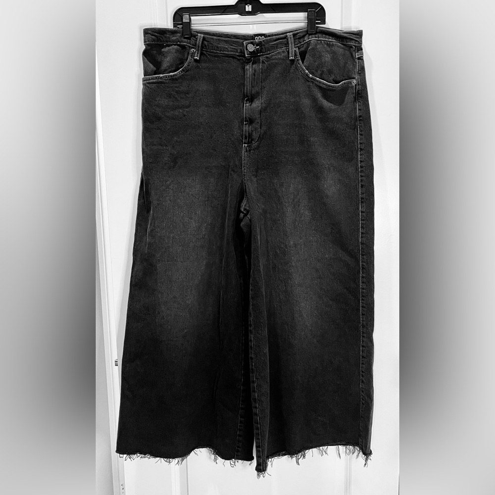 UO BDG Black Super Wide Leg Jeans Raw Hem Baggy Skater Y2K Size 37